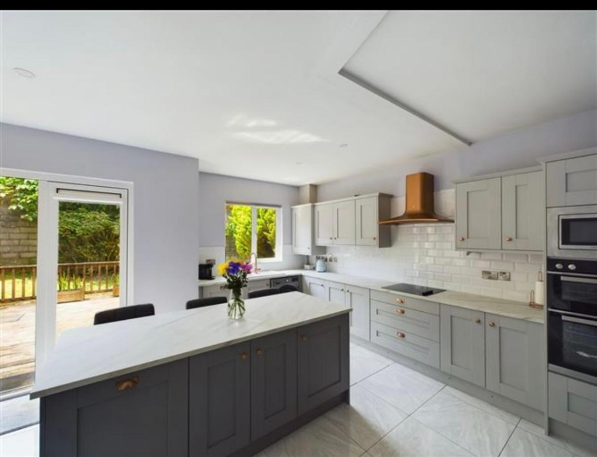 Deluxe Dwelling - 15 Mins From Cork City/Airportアパートメント エクステリア 写真
